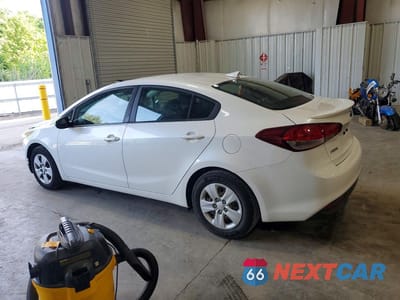 Drugie zdjęcie samochodu z przodu: 2018 KIA FORTE LX VIN:3KPFL4A72JE186203 - miniatura
