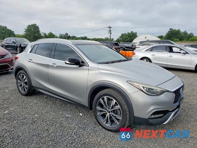 Czwarte zdjęcie samochodu z boku: 2017 INFINITI QX30 PREMIUM VIN:SJKCH5CR2HA016197 - miniatura