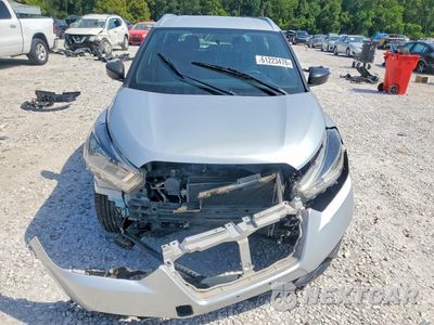 Piąte zdjęcie samochodu w środku: 2019 NISSAN KICKS S VIN:3N1CP5CU1KL493149 - miniatura