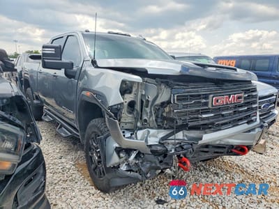 Czwarte zdjęcie samochodu z boku: 2024 GMC SIERRA K2500 AT4 VIN:1GT49PEY2RF182759 - miniatura