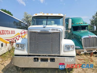 Piąte zdjęcie samochodu w środku: 2017 FREIGHTLINER SD122 SEMI TRUCK VIN:3AKNGNBG6HDHY8886 - miniatura