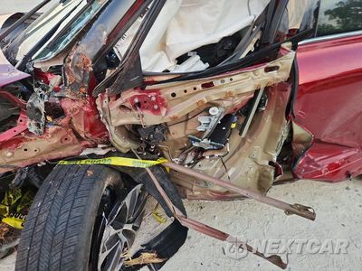 Zdjęcie 7 z 13 samochodu: 2020 TOYOTA HIGHLANDER HYBRID XLE VIN:5TDGARAH1LS500481 - miniatura
