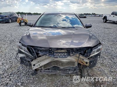 Piąte zdjęcie samochodu w środku: 2018 TOYOTA CAMRY LE VIN:4T1B11HKXJU518740 - miniatura