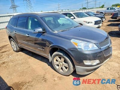 Czwarte zdjęcie samochodu z boku: 2009 CHEVROLET TRAVERSE LT VIN:1GNER23D59S165203 - miniatura