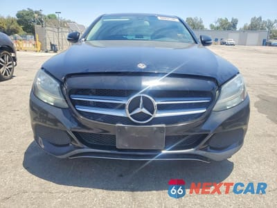 Piąte zdjęcie samochodu w środku: 2017 MERCEDES-BENZ C 300 VIN:55SWF4JB0HU233940 - miniatura