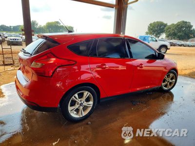 Trzecie zdjęcie samochodu z tyłu: 2014 FORD FOCUS SE VIN:1FADP3K20EL410001 - miniatura