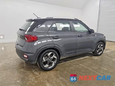 Trzecie zdjęcie samochodu z tyłu: 2025 HYUNDAI VENUE LIMITED VIN:KMHRC8A38SU390231 - miniatura