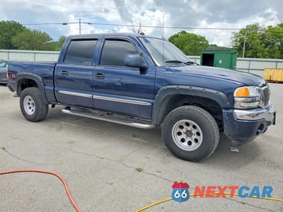 Czwarte zdjęcie samochodu z boku: 2005 GMC NEW SIERRA K1500 VIN:2GTEK13T651160004 - miniatura