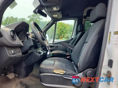 Zdjęcie 7 z 13 samochodu: 2019 MERCEDES-BENZ SPRINTER 2500/3500 VIN:WD4PF1CD7KP042571 - miniatura