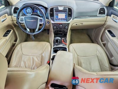 Zdjęcie 8 z 13 samochodu: 2014 CHRYSLER 300 VIN:2C3CCAAG1EH200320 - miniatura