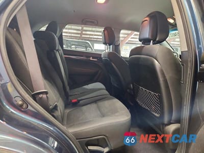 Zdjęcie 11 z 13 samochodu: 2014 KIA SORENTO LX VIN:5XYKT3A60EG528787 - miniatura