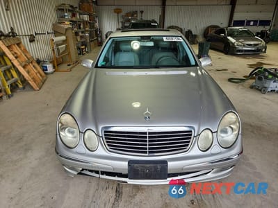 Piąte zdjęcie samochodu w środku: 2005 MERCEDES-BENZ E 500 4MATIC VIN:WDBUF83J25X187046 - miniatura