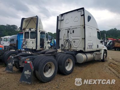 Trzecie zdjęcie samochodu z tyłu: 2020 FREIGHTLINER CASCADIA 125 SEMI TRUCK VIN:3AKJGLDR2LDLU5593 - miniatura