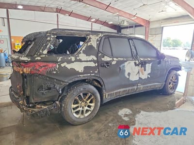 Trzecie zdjęcie samochodu z tyłu: 2021 CHEVROLET TRAVERSE LT VIN:1GNERGKW4MJ268174 - miniatura