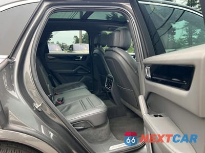 Zdjęcie 6 z 10 samochodu: 2019 PORSCHE CAYENNE VIN:WP1AA2AY7KDA19222 - miniatura