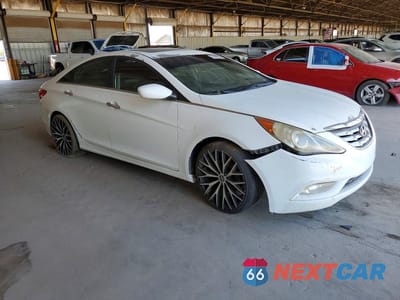 Czwarte zdjęcie samochodu z boku: 2011 HYUNDAI SONATA SE VIN:5NPEC4AC9BH243941 - miniatura