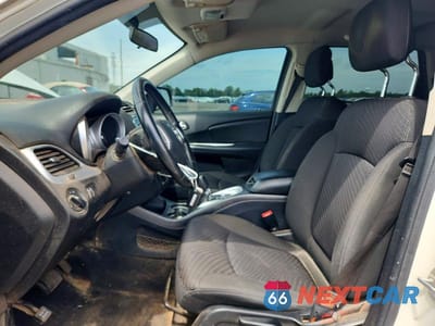 Zdjęcie 7 z 12 samochodu: 2018 DODGE JOURNEY SE VIN:3C4PDCAB4JT310273 - miniatura