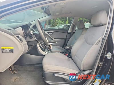 Zdjęcie 7 z 13 samochodu: 2012 HYUNDAI ELANTRA GLS VIN:KMHDH4AE4CU475798 - miniatura