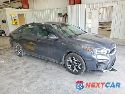 Czwarte zdjęcie samochodu z boku: 2020 KIA FORTE LXS VIN:3KPF24AD1LE173972 - miniatura