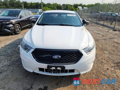 Piąte zdjęcie samochodu w środku: 2018 FORD TAURUS POLICE INTERCEPTOR VIN:1FAHP2MK0JG128131 - miniatura