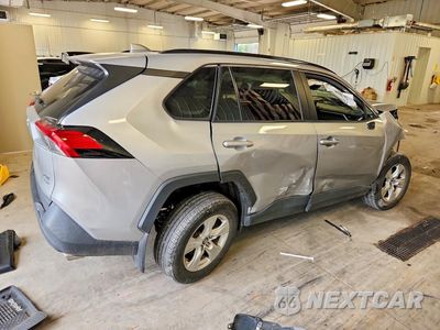Trzecie zdjęcie samochodu z tyłu: 2019 TOYOTA RAV4 XLE VIN:2T3P1RFV9KW011595 - miniatura