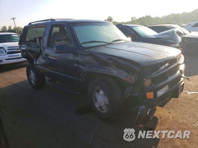Czwarte zdjęcie samochodu z boku: 1996 CHEVROLET TAHOE K1500 VIN:3GNEK18R7TG125190 - miniatura