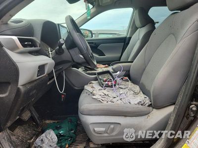 Zdjęcie 7 z 14 samochodu: 2021 TOYOTA HIGHLANDER LE VIN:5TDBZRBH9MS524398 - miniatura