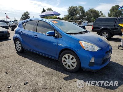 Czwarte zdjęcie samochodu z boku: 2013 TOYOTA PRIUS C THREE VIN:JTDKDTB34D1532843 - miniatura