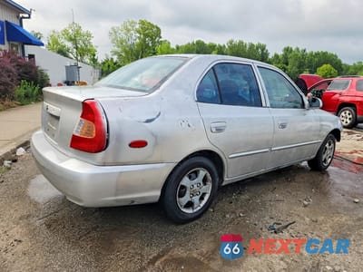 Trzecie zdjęcie samochodu z tyłu: 2001 HYUNDAI ACCENT GL VIN:KMHCG45C31U195343 - miniatura