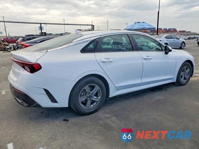 Trzecie zdjęcie samochodu z tyłu: 2022 KIA K5 LXS VIN:5XXG14J23NG152217 - miniatura