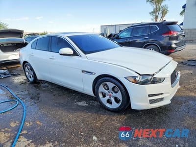 Czwarte zdjęcie samochodu z boku: 2017 JAGUAR XE VIN:SAJAR4BG0HA977531 - miniatura