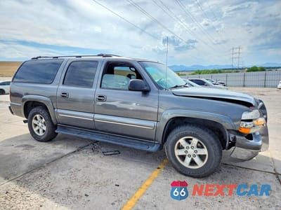 Czwarte zdjęcie samochodu z boku: 2002 CHEVROLET SUBURBAN K1500 VIN:1GNFK16Z62J205763 - miniatura