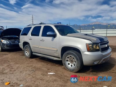 Czwarte zdjęcie samochodu z boku: 2008 CHEVROLET TAHOE K1500 VIN:1GNFK13008R170007 - miniatura