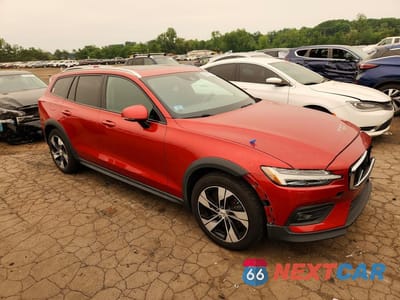 Czwarte zdjęcie samochodu z boku: 2020 VOLVO V60 CROSS COUNTRY T5 MOMENTUM VIN:YV4102WK2L1030735 - miniatura