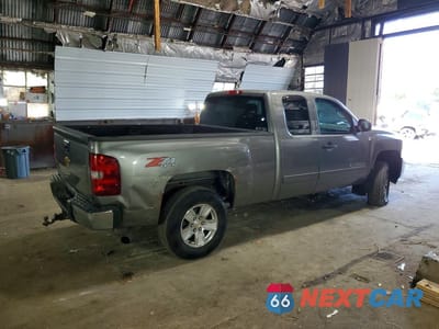 Trzecie zdjęcie samochodu z tyłu: 2013 CHEVROLET SILVERADO K1500 LT VIN:1GCRKSE7XDZ171617 - miniatura