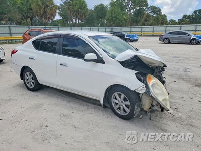 Czwarte zdjęcie samochodu z boku: 2012 NISSAN VERSA 1.6 SL VIN:3N1CN7AP9CL856989 - miniatura