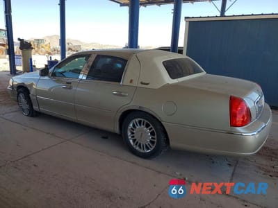 Drugie zdjęcie samochodu z przodu: 2010 LINCOLN TOWN CAR SIGNATURE LIMITED VIN:2LNBL8CV5AX618936 - miniatura