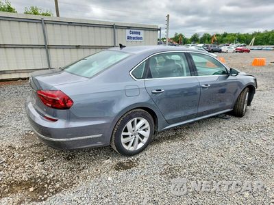 Trzecie zdjęcie samochodu z tyłu: 2018 VOLKSWAGEN PASSAT SE VIN:1VWBA7A39JC037665 - miniatura