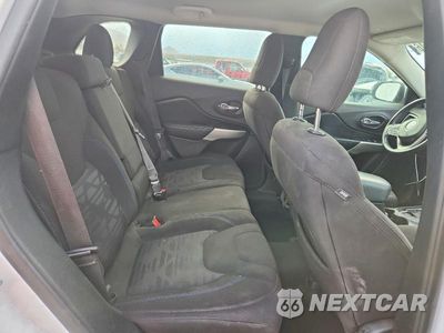 Zdjęcie 10 z 12 samochodu: 2019 JEEP CHEROKEE LATITUDE VIN:1C4PJMCX4KD477425 - miniatura