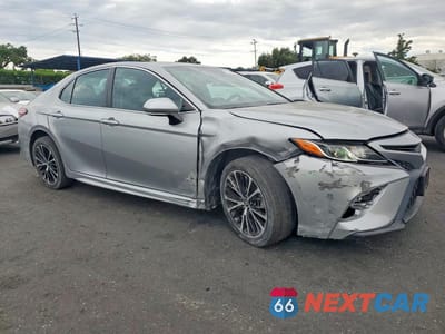 Czwarte zdjęcie samochodu z boku: 2018 TOYOTA CAMRY SE VIN:4T1B11HK8JU658253 - miniatura