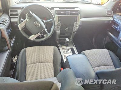 Zdjęcie 8 z 13 samochodu: 2021 TOYOTA 4RUNNER SR5 VIN:JTEEU5JR8M5245699 - miniatura
