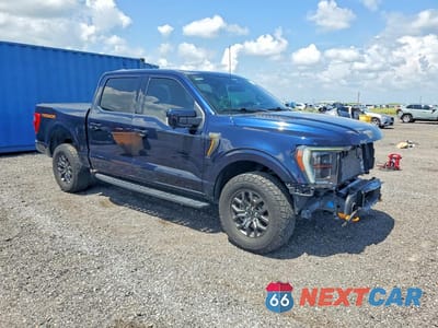 Czwarte zdjęcie samochodu z boku: 2023 FORD F150 SUPERCREW VIN:1FTEW1E86PFB16447 - miniatura