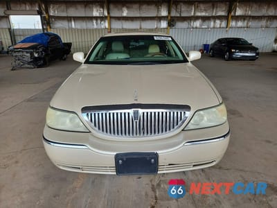 Piąte zdjęcie samochodu w środku: 2003 LINCOLN TOWN CAR CARTIER VIN:1LNHM83W23Y651217 - miniatura