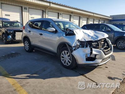 Czwarte zdjęcie samochodu z boku: 2017 NISSAN ROGUE S VIN:JN8AT2MV1HW026052 - miniatura