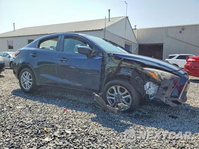 Czwarte zdjęcie samochodu z boku: 2016 SCION IA BASE VIN:3MYDLBZV0GY100314 - miniatura