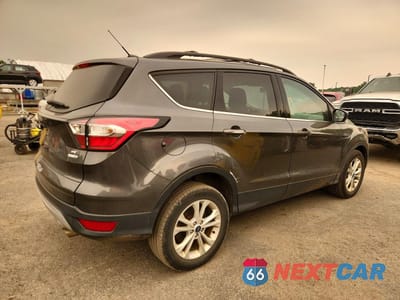 Trzecie zdjęcie samochodu z tyłu: 2018 FORD ESCAPE SE VIN:1FMCU9GD0JUC98408 - miniatura