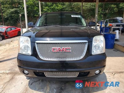 Piąte zdjęcie samochodu w środku: 2013 GMC YUKON DENALI VIN:1GKS2EEFXDR104093 - miniatura