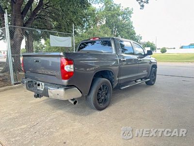 Czwarte zdjęcie samochodu z boku: 2016 TOYOTA TUNDRA CREWMAX SR5 VIN:5TFEM5F10GX102441 - miniatura