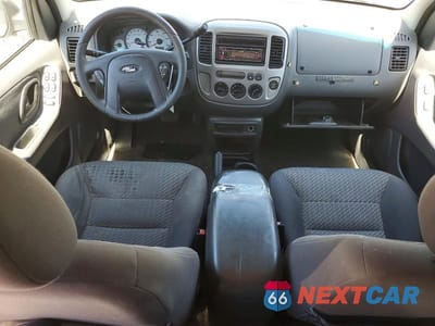 Zdjęcie 8 z 13 samochodu: 2003 FORD ESCAPE XLT VIN:1FMYU03133KD07226 - miniatura