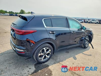Trzecie zdjęcie samochodu z tyłu: 2022 KIA SPORTAGE LX VIN:KNDPMCAC4N7993188 - miniatura